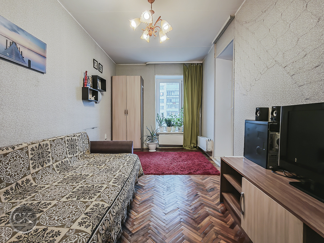 Продается 1-комнатная квартира 28.9 м² | Рядом с метро «Ладожская»

Адрес: проспект Пискарёвский, д. 21, корп. 2
Общая площадь: 28.9 м² (жилая — ~13,1 м², кухня — 5,8 м²)
Этаж: 7 / 16
Тип дома: кирпичный, одноподьездный.
Санузел: раздельный | Окна во двор — тихо и светло

Аккуратная, тёплая и уютная