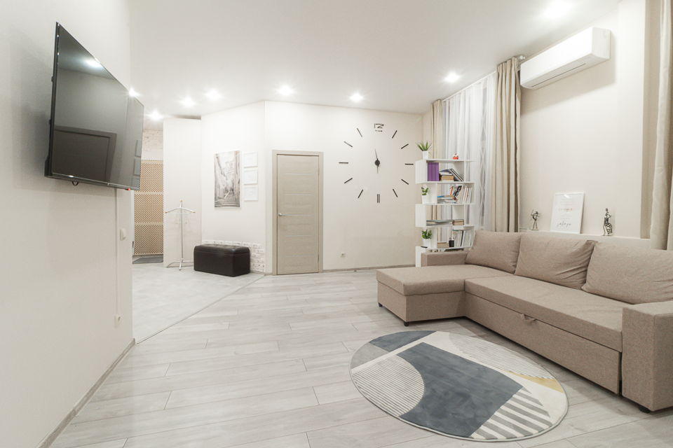 Продается 2-комнатная квартира 66.5 м² | ул. Типанова, д. 3 | Санкт-Петербург

Московский район, отличная транспортная доступность
Общая площадь: 66.5 м² | Жилая: 40.3 м² (гостиная — 30.3 м², спальня — 10.0 м²)
Кухня: 7.9 м²
Этаж: 1 из 7 | Год постройки: сталинский дом (середина XX века)
Окна выходя