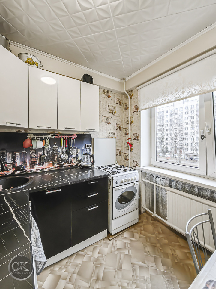  Сдаётся в аренду на длительный срок  3х-комнатная квартира в Московском районе! 

Квартира:
•	Квартира оборудована необходимой бытовой техникой: Плита, холодильник, стиральная машина,микроволновая печь.Все в исправном состоянии.
•	Есть вся необходимая мебель для комфортного проживания.
•	На окнах с