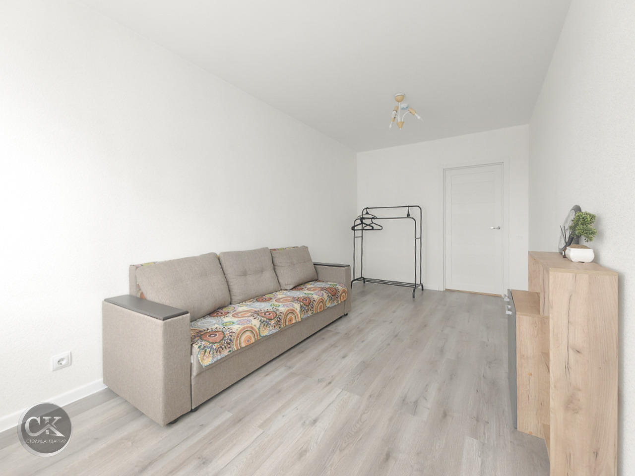 Сдаётся в аренду просторная уютная 1‑комнатная квартира, 39 м² 

Санкт‑Петербург, Всеволожский район

Основные параметры:
-  общая площадь: 39,0 м²;
-  жилая площадь: 18,0 м² ;
-  кухня: 10,0 м²;
-  совмещенный  санузел;
-  этаж: 14 из 16.

Оснащение:
-  вся необходимая мебель для комфортного прожив