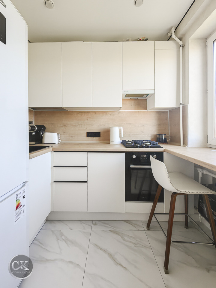 Продается 3-комнатная квартира 57.4 м² | пр. Ириновский, 17К1, лит. А | Красногвардейский район, СПб

Общая площадь: 57.4 м² | Комнаты: 19.0 + 11.1 + 9.2 м² Кухня: 6 м² 
Этаж: 9 из 9 (высокий этаж — панорама!)
Тип дома: панельный | Окна выходят в сторону двора и парка
_______________________________