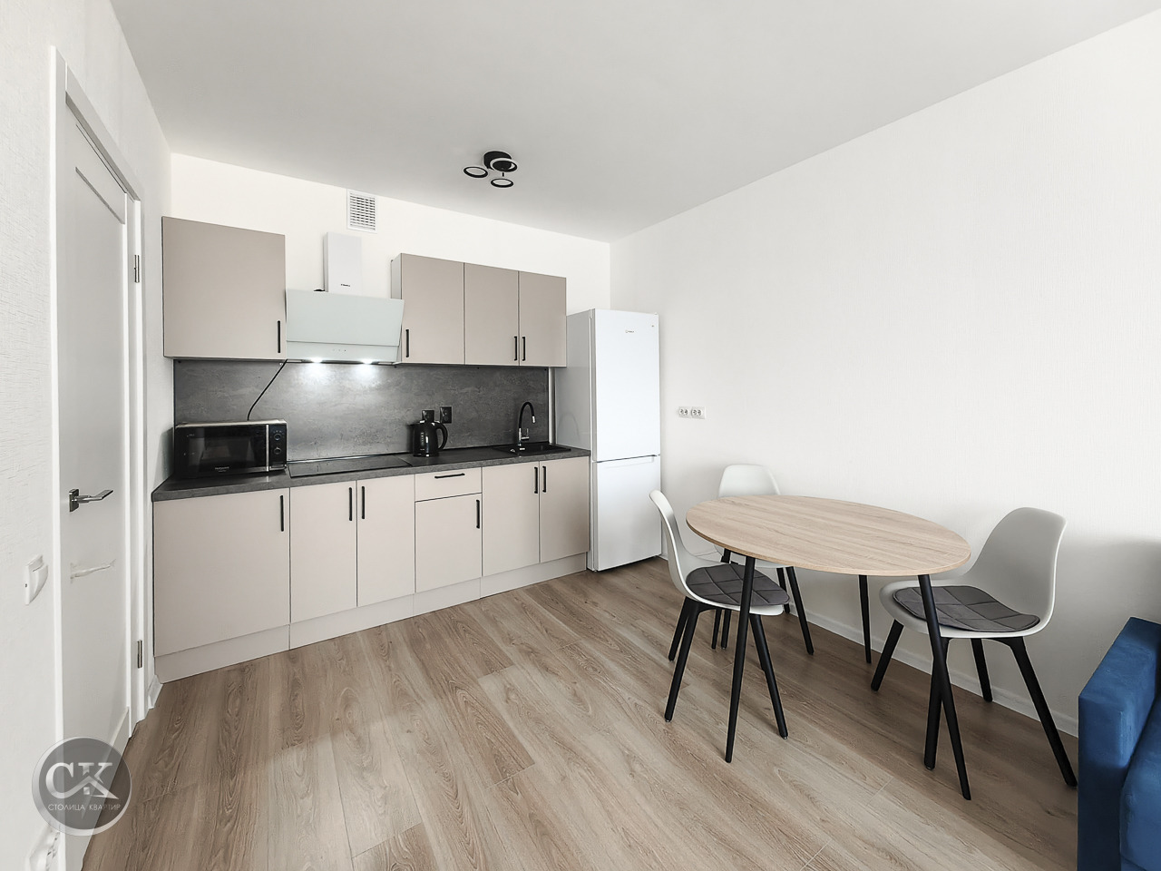 СДАЁТСЯ ВПЕРВЫЕ! Идеальная 1-к квартира (35,5 м²) в новом доме | 20 этаж | Панорамный вид

Квартира, где всё продумано до мелочей, а ремонт и мебель абсолютно новые.

Выгода №1: Финансовый комфорт и абсолютная прозрачность
• Залог в рассрочку! Депозит равен одной месячной ставке, но мы можем разбить