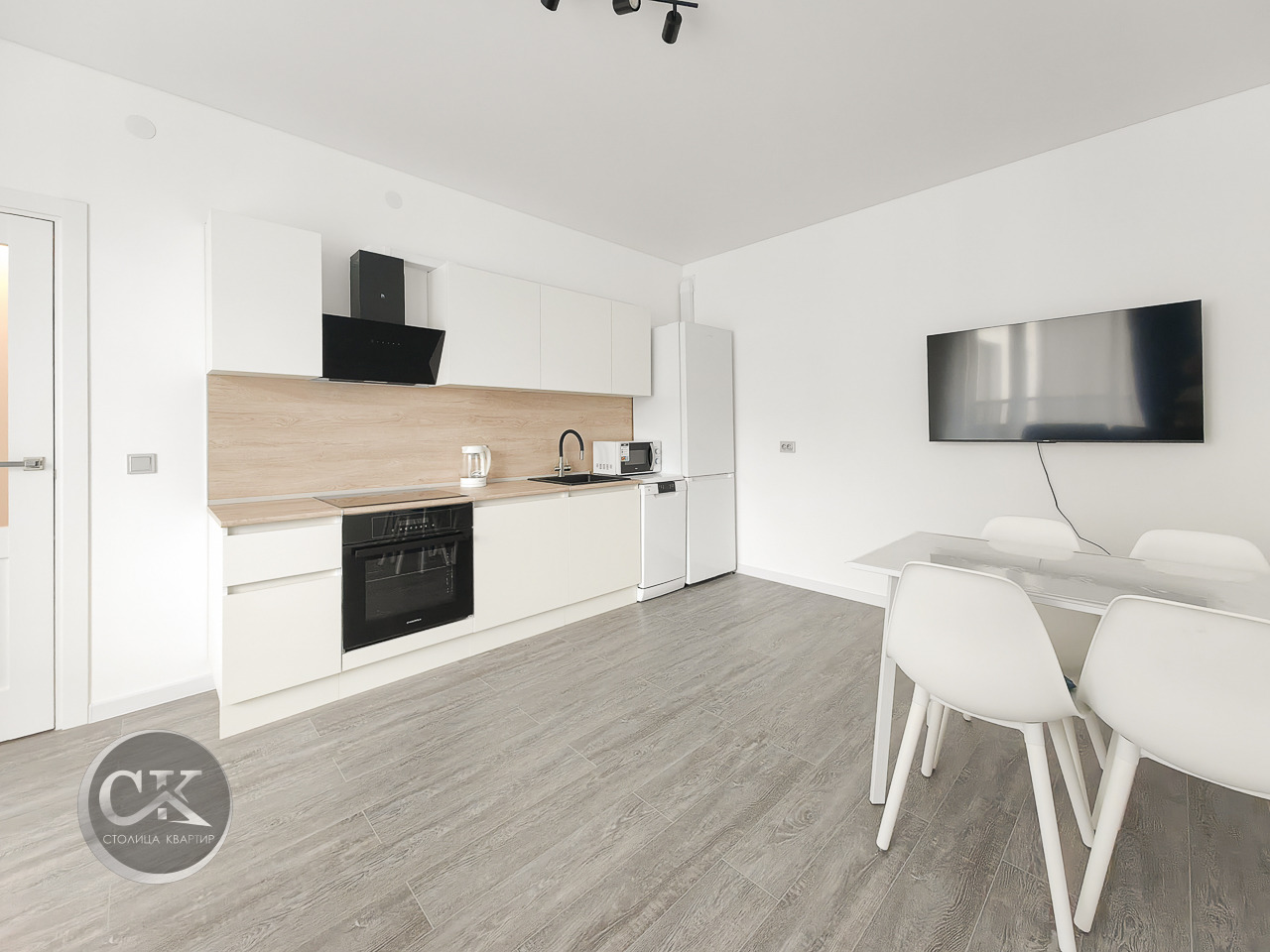 СДАЁТСЯ ВПЕРВЫЕ! Идеальная 1-к квартира (38,8 м²) в новом доме | 2 этаж 

Квартира, где всё продумано до мелочей, а ремонт и мебель абсолютно новые.

Выгода №1: Финансовый комфорт и абсолютная прозрачность
• Залог в рассрочку! Депозит равен одной месячной ставке, но мы можем разбить его на 2-3 плате